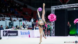 fabriano taglietti alice un palla sfe06667 copia simone ferraro ph